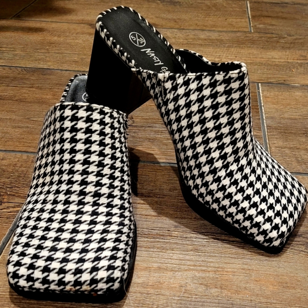 Nasty Girl Slip on Herringbone Print Ladies Shoes - Eurosize 5 US Size 7 NWOT